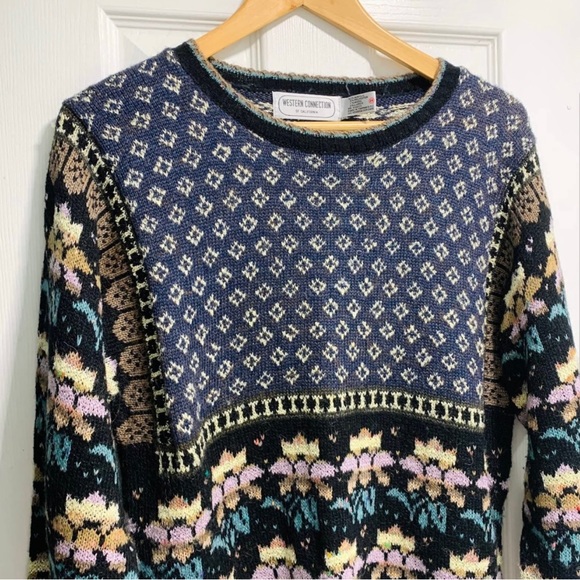 Western Collection wool sweater with ornate flowered patter. - Picture 2 of 6